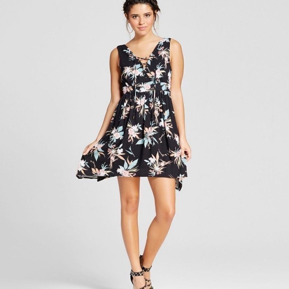 Hint of Mint | Sleeveless Floral Lace Up Dress